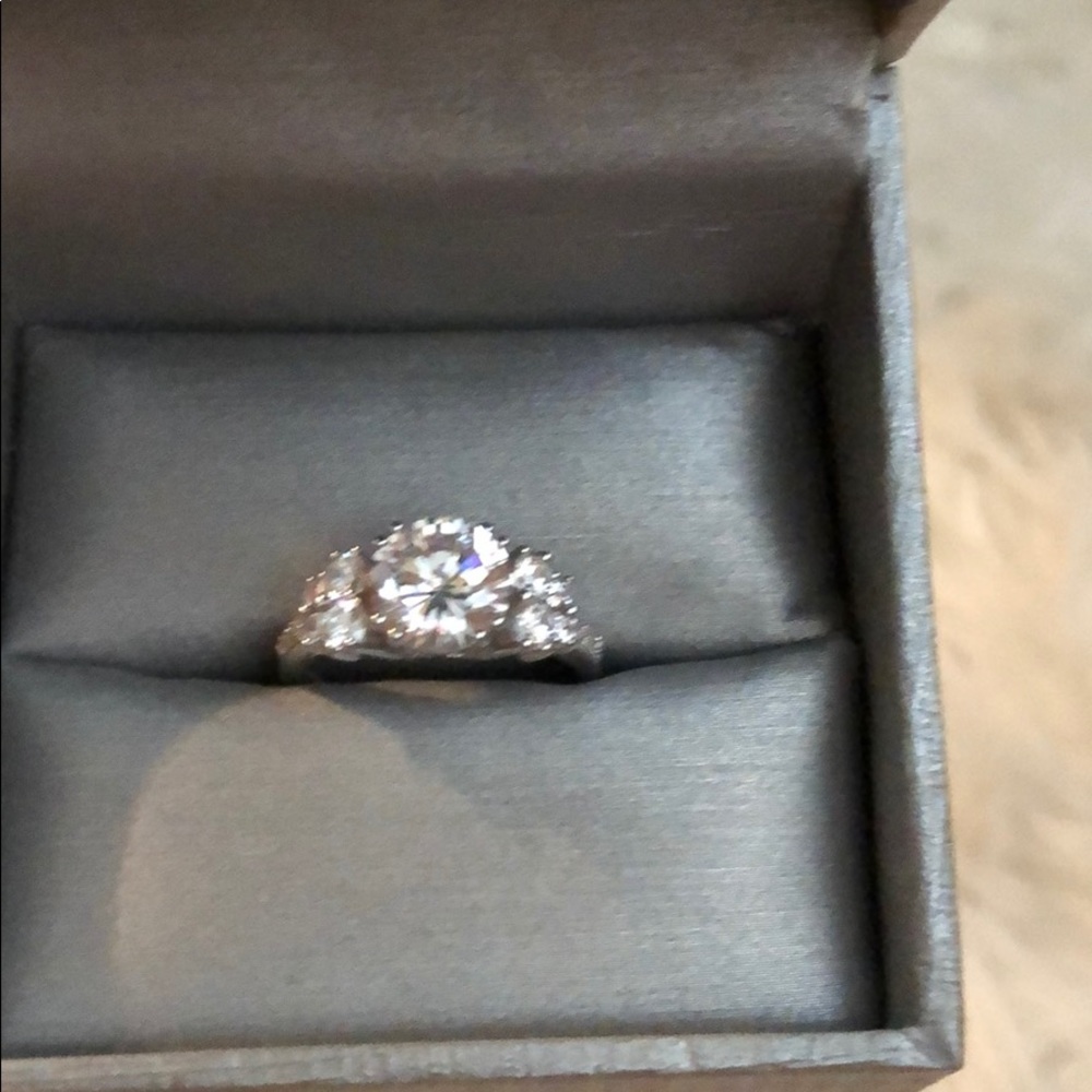 Engagement ring 💍 gorgeous